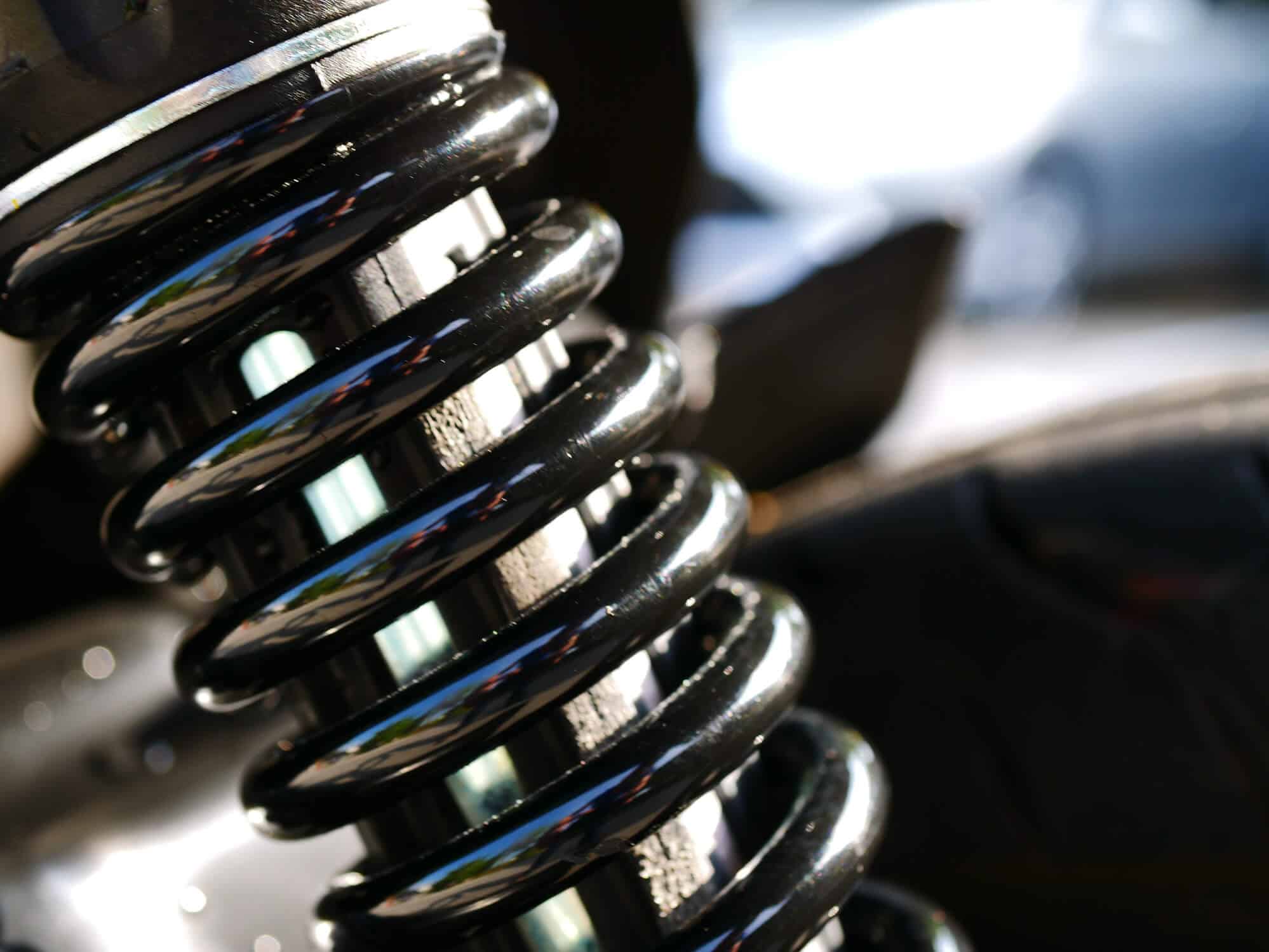 Amortecedor pressurizado e amortecedor convencional: entenda a diferença de uma vez por todas