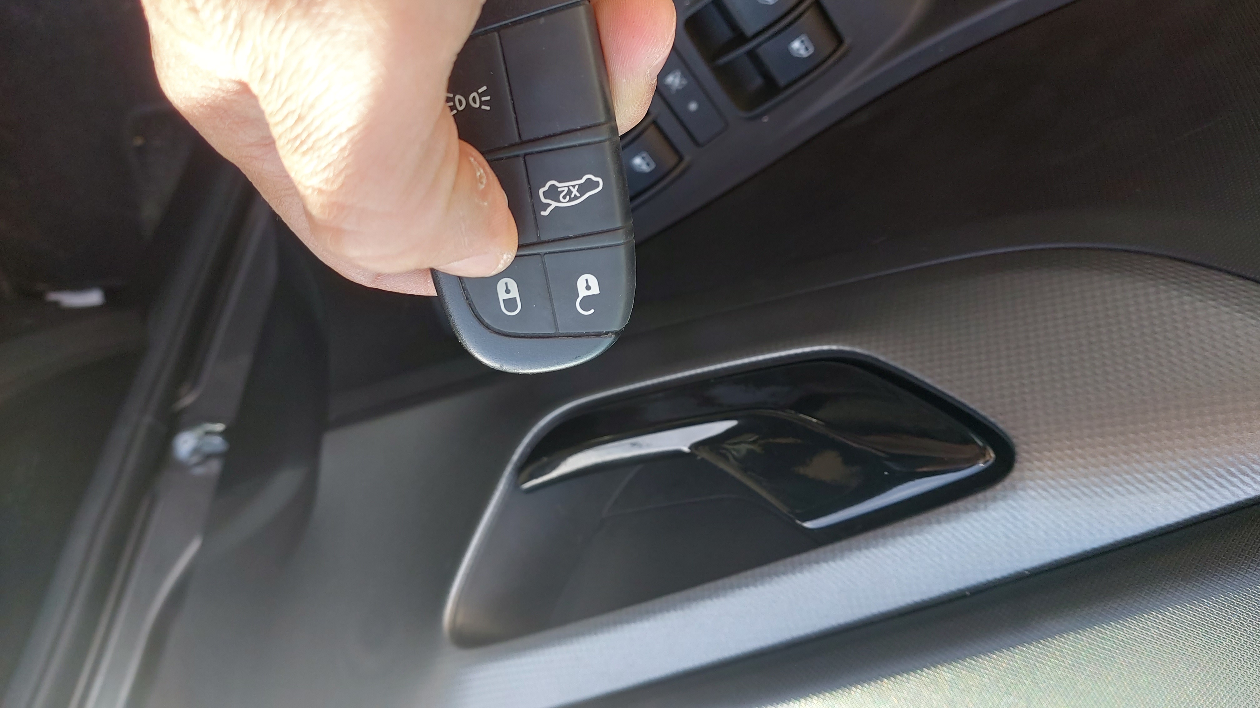 Trava elétrica do carro tem conserto?