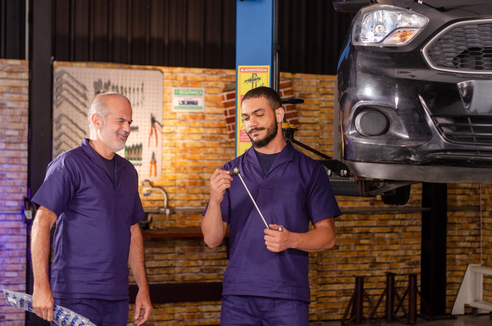 7 dicas para escolher o elevador para oficina