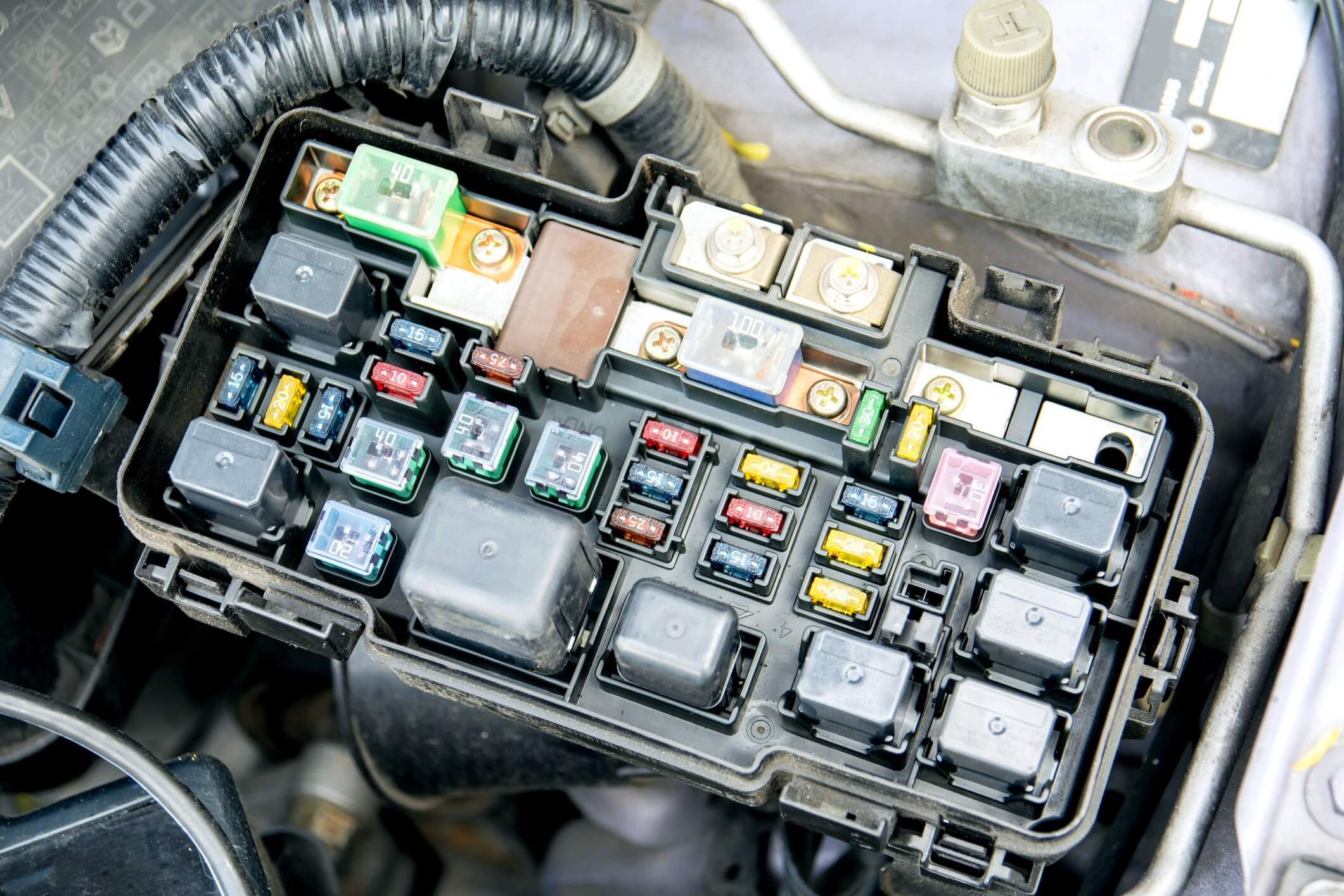 Caixa de fusível do automóvel: saiba o que é e como entendê-la