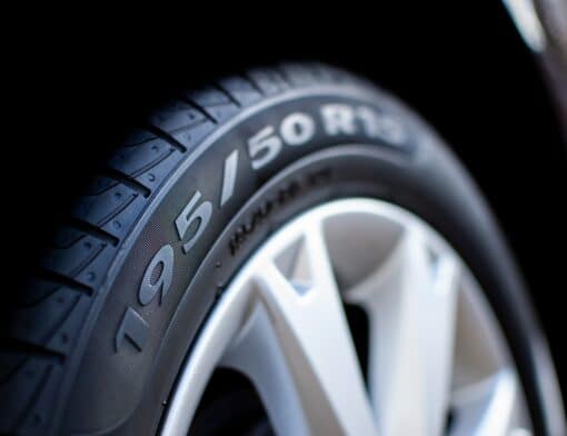 Numeração do pneu: saiba onde encontrar a do seu carro
